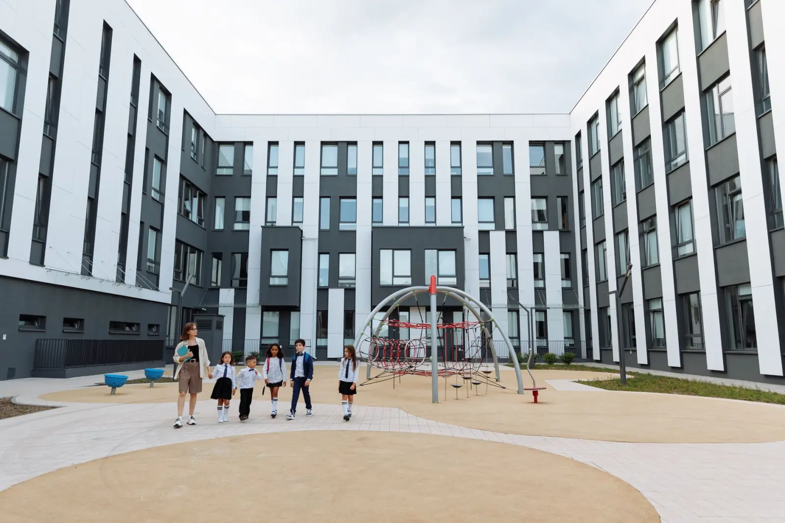 2024年智慧社区建设趋势与快适居知居住科技产品适配方案